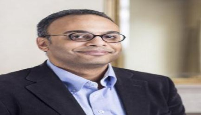 المخابرات الحربية تستدعي صحفي للتحقيق بعد تقريره عن محاكمة ضباط بتهمة الانقلاب على السيسي