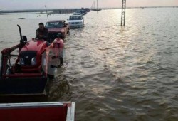 بالصور.. قرية "عفونة" بوادي النطرون ب‏البحيرة تتحول إلى بحر والجيش يحاصرها لإخفاء الجريمة!