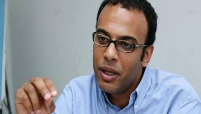 بعد تحقيق المخابرات معه.. حبس الصحفي "حسام بهجت" على خلفية تقرير "انقلاب عسكري ضد السيسي"