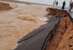 فشل الانقلاب ..  انهيار أجزاء من طريق ''وادي النطرون - العلمين'' الدولي بعد افتتاحه بأيام