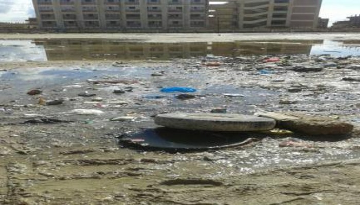 عزل قرية بالإسكندرية بعد انقطاع الكهرباء.. وارتفاع مياه الصرف لمترين