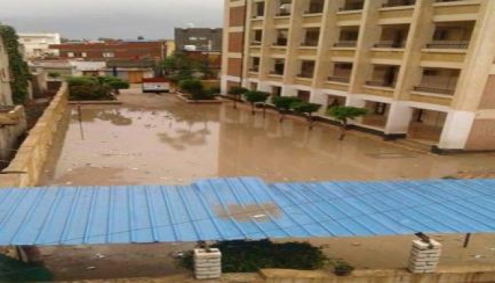 توقف 23 مدرسة بالبحيرة بعد فشل محافظ الانقلاب في رفع مياه الأمطار منها