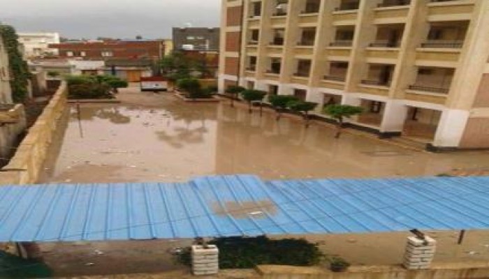 توقف 23 مدرسة بالبحيرة بعد فشل محافظ الانقلاب في رفع مياه الأمطار منها