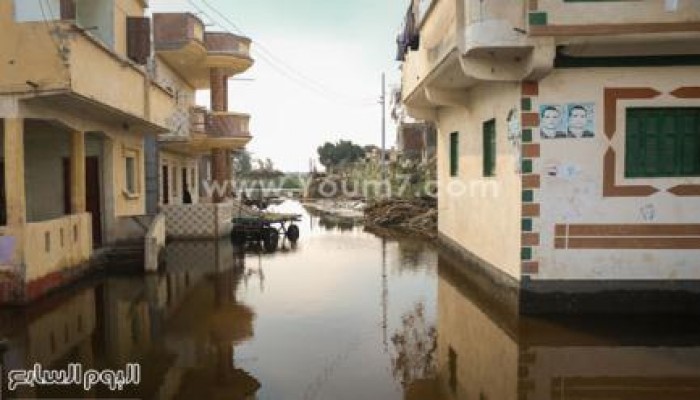 أهالي البحيرة : هجرنا بيوتنا بعد زحف المياه ومش عارفين ندفن الموتى وحالنا يصعب على الكافر