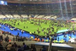 بالفيديو.. رعب جماهير مباراة فرنسا وألمانيا عقب انفجارات باريس
