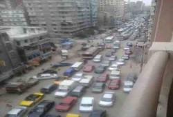 بالصور.. الإسكندرية.. عمال "العربية للغزل" يقطعون الطريق للمطالبة بصرف العلاوة