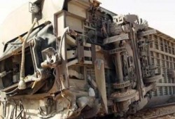 خروج قطار بضائع عن القضبان بقنا