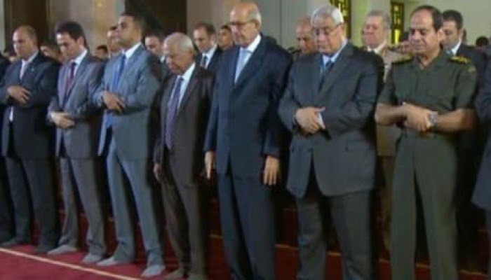 البرادعي:مرسي مزق مصر إرباً إرباً .. ونشطاء للبرادعي ..ماذا نقول عن انقلابي متورط في الدم؟