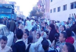 الفيوم : انهيار مدرسة منشأة بغداد وتجمهر الطلاب وأولياء الأمور