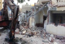 جامعة القاهرة تهدم مسجد كلية التجارة