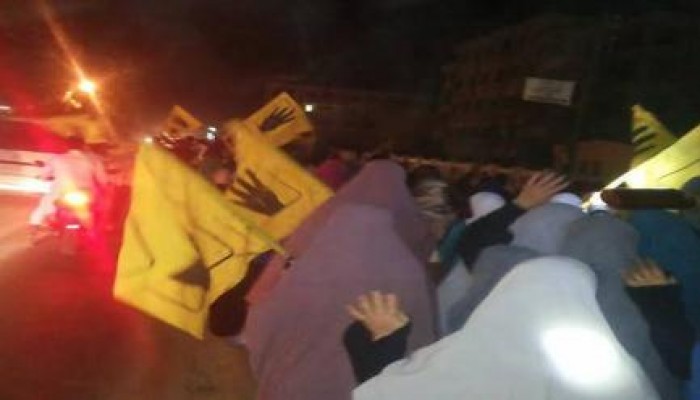 ثوار أبو المطامير يهتفون: "يا عسكر يا ناهبها .. امشي بره و سيبها"