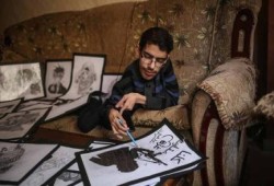 بالصور .. بإصبعين فقط..معاق في ‏غزة يبدع في رسوم ‏الكارتون