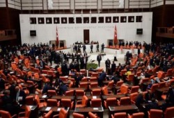 تركيا: غداً انتخاب رئيس للبرلمان وتوقعات بفوز "العدالة والتنمية"