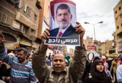 وائل قنديل يكتب: ما رأيك في عودة مرسي؟