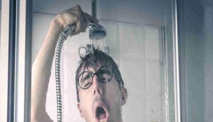 حمام ماء بارد بالشتاء لصحة دائمة