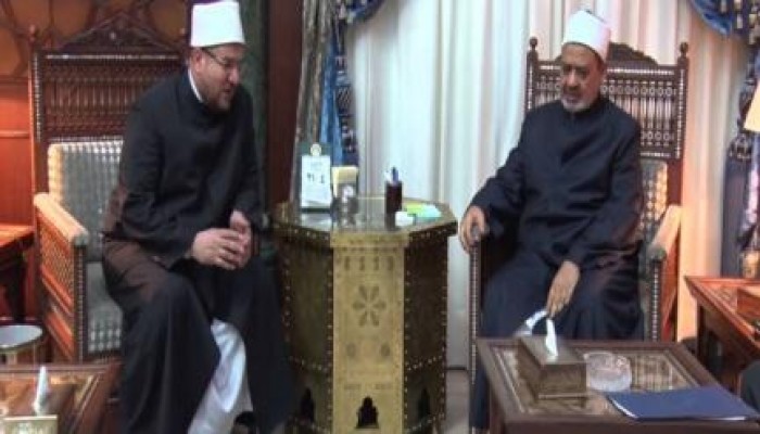شيخ الأزهر يمنع وزير أوقاف الانقلاب من الخطابة!