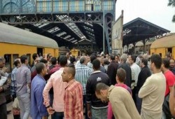 غضب واشتباكات بعد رفع سعر تذاكر قطار أبو قير بالإسكندرية