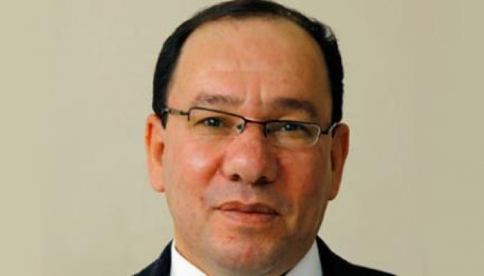 وائل قنديل يكتب: زعيم وهمي لدولة سرية