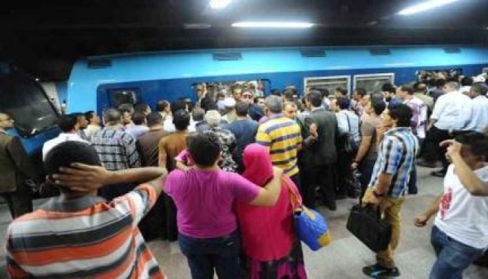 فشل الانقلاب .. توقف حركة المترو بخط "حلوان- المرج"