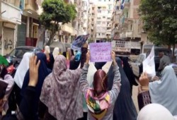 "نساء ضد الانقلاب" بالإسكندرية يتظاهرن بالعصافرة للمطالبة بالإفراج عن المعتقلين