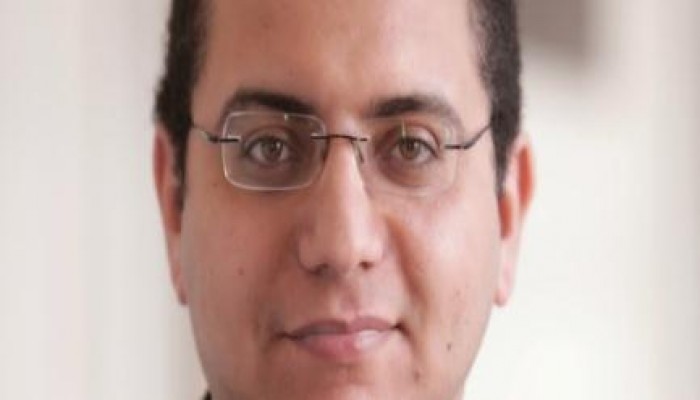 أمن الانقلاب يحتجز الصحفي إسماعيل الاسكندراني بتهمة التعاون مع منظمات حقوقية دولية