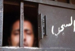 “العربية لحقوق الإنسان”: 50 معتقلًا بحاجة لإنقاذهم من أمراض “خبيثة”