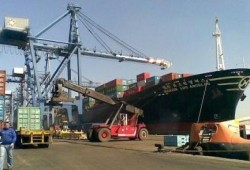 رفع رسوم خدمات الوزن بميناء دمياط 50%