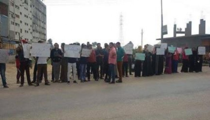 إدارة مصانع "الجوهرة" تتراجع عن اتفاقها بزيادة رواتب العاملين بحضور رئيس المدينة
