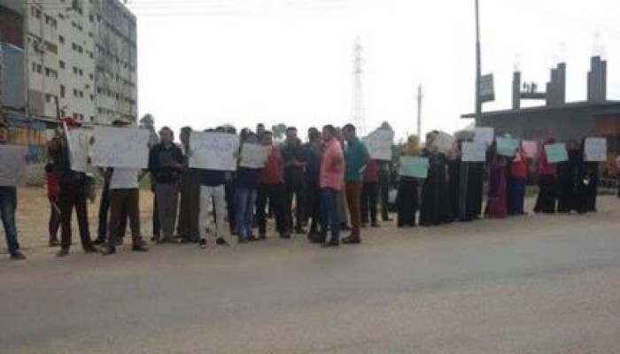 إدارة مصانع "الجوهرة" تتراجع عن اتفاقها بزيادة رواتب العاملين بحضور رئيس المدينة