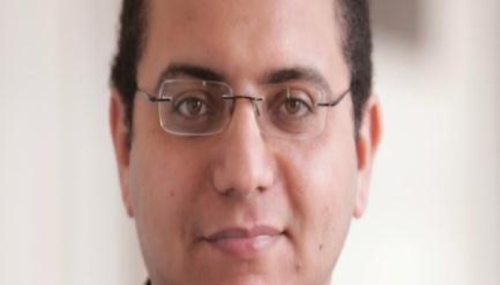 حبس الصحفي إسماعيل الإسكندراني 15 يوماً بتهمة الانتماء للإخوان المسلمين !
