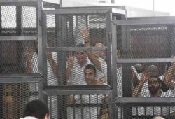 "المرصد العربي لحرية الإعلام" يطالب بالإفراج عن الصحفيين بهزلية "غرفة رابعة"