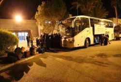 فوضي معبر" رفح".. إجبار الضباط المصريين للفلسطينيين لدفع رشاوي وسلطة "عباس" تتواطأ