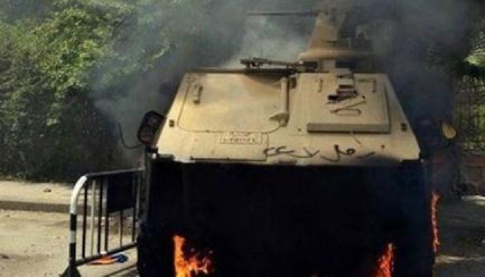 مسلحون يفجرون مدرعة للجيش غرب مدينة رفح