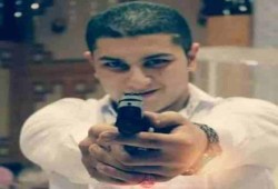 طالب "شرطة" يطلق الرصاص في إشارة مرور بالمحلة