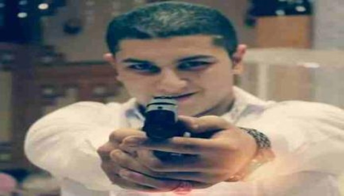 طالب "شرطة" يطلق الرصاص في إشارة مرور بالمحلة