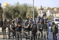 مستوطنون يهود يقتحمون المسجد الأقصى