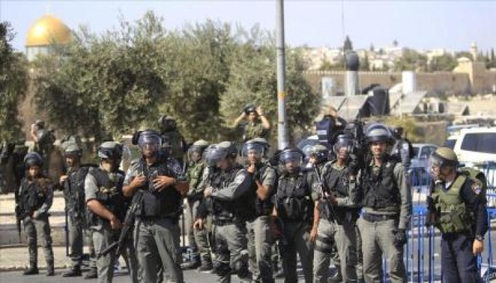 مستوطنون يهود يقتحمون المسجد الأقصى