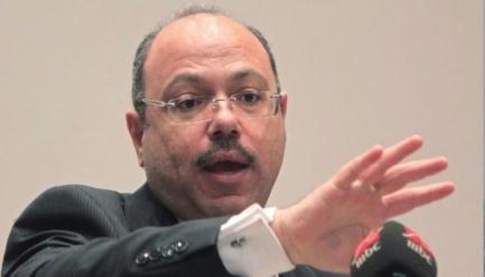 جكومة السيسي تسعى لزيادة أسعار رسوم السفر وتراخيص السيارات
