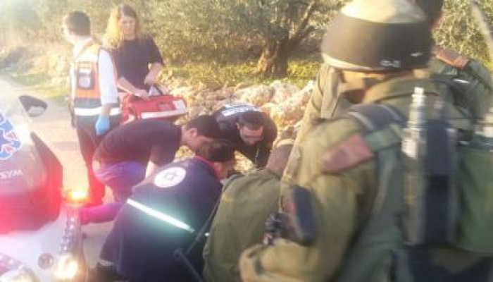 إصابة 4 جنود إسرائيليين في عملية دهس وفرار المنفذ (فيديو)