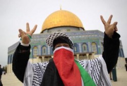 قطعان المستوطنون يواصلون اقتحام الأقصى