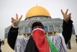 قطعان المستوطنون يواصلون اقتحام الأقصى