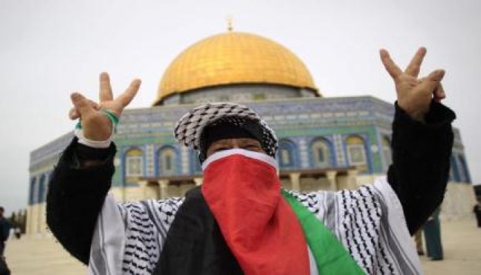 قطعان المستوطنون يواصلون اقتحام الأقصى