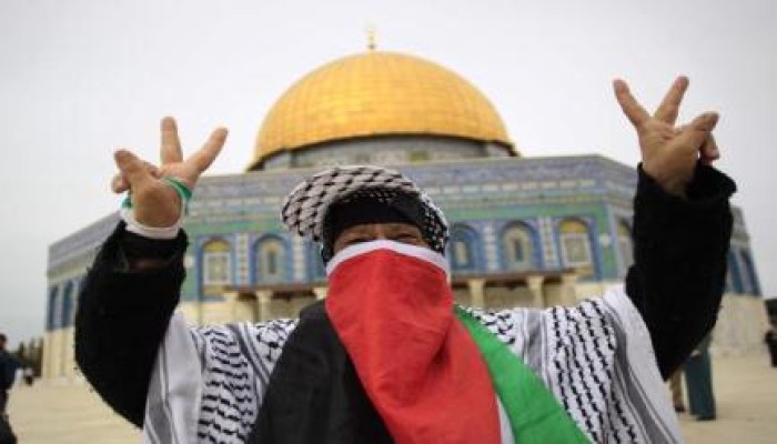 قطعان المستوطنون يواصلون اقتحام الأقصى