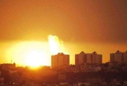قصف صهيونى لموقع  كتائب القسام والشرطة البحرية في غزة