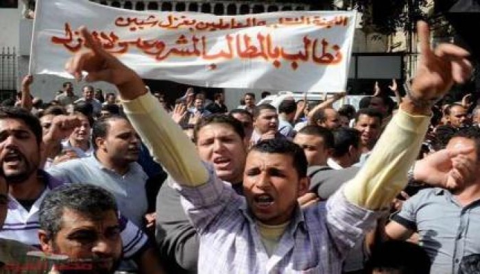 اشتعال أزمة عمال شبين للغزل بتصعيد مطالبهم