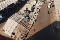 إصابات وتحطيم عدد من السيارات بسبب سقوط مظله بموقف ابشواى