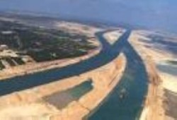 رويترز: انخفاض إيرادات مصر من قناة السويس.. وتراجع أعداد السفن المارة