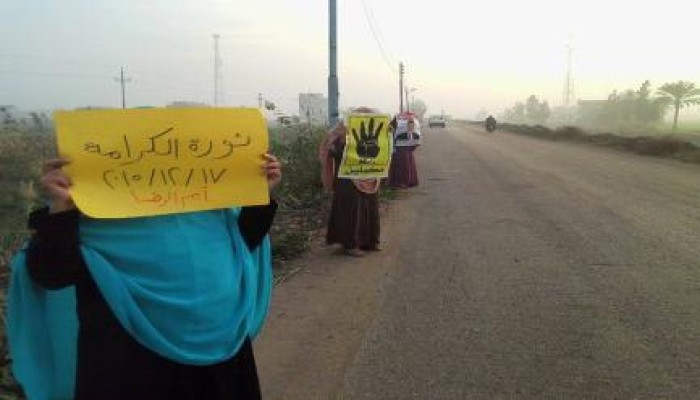 سلسلة بشرية لحرائر أم الرضا بدمياط فى ختام فعاليات "ثورة الكرامة"