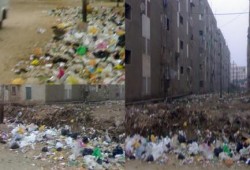 القمامة تغزو أسيوط.. والمسؤولون: لا نجد عمالة