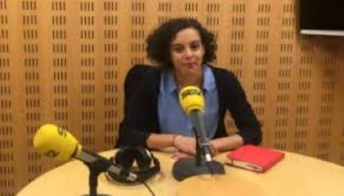 "مصرية" تحظى بلقب أصغر نائبة في أسبانيا وترأس الجلسة الأولى للبرلمان
